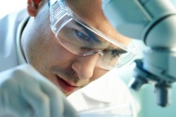Микроскопическое изучение ткани, полученной во время биопсии 